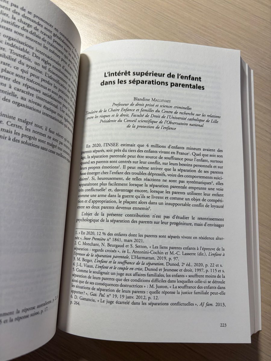 BMallevaey's tweet photo. L’ouvrage collectif pluridisciplinaire « L’efficacité de la protection de l’enfance en France et à l’échelle européenne » vient de paraître aux éditions @Mare_et_Martin. J’y signe une contribution sur l’intérêt supérieur de l’enfant dans les séparations parentales. https://t.co/ReTOlzTIDh