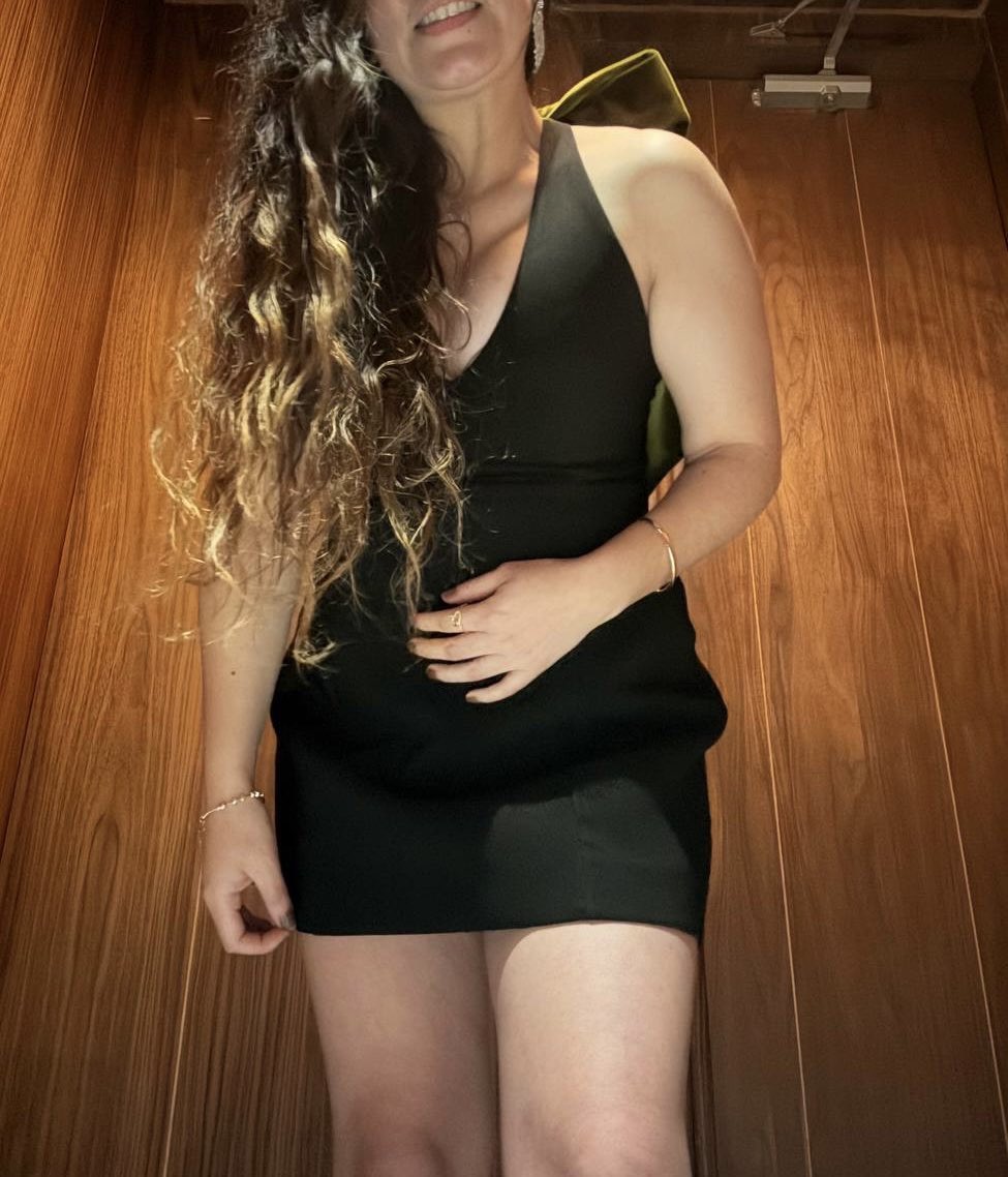 ComplicesSw10's tweet photo. History Time; cena del trabajo….. x que algunos ojos no dejaban de mirarme de la mesa de aún lado sentí su mirada!Fue atrevido o provocativa o me vi mal ir así ? Mi cómplice estaba fascinado y caliente quería que provocara pero me ganó la pena….. o no ? 🔥😈 https://t.co/ua39NxNYXy