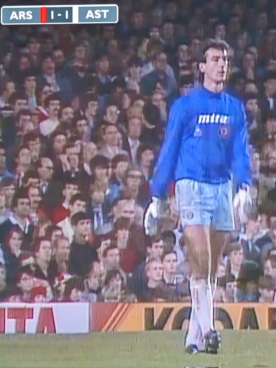jsjb71's tweet photo. @1968Tv @prodnose Two things about this:
1. Mervyn Day played for the Villa in 1984 - who knew?
2. Maker's name and club badge BELOW the sponsor......?!?! https://t.co/4b7wPluaNR