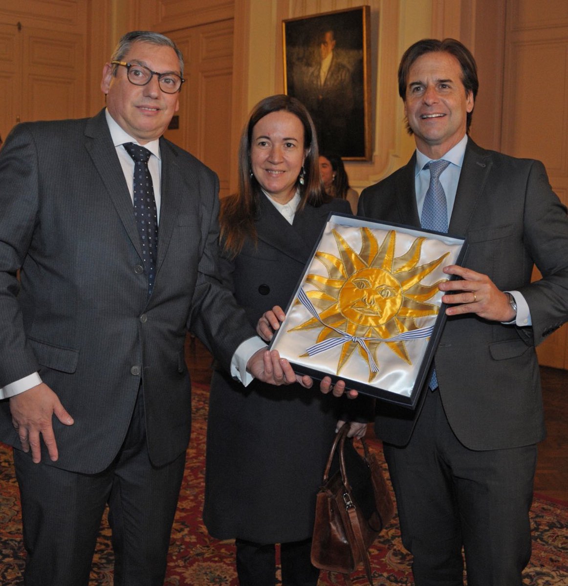 Hoy comuniqué al Presidente <a href="/LuisLacallePou/">Luis Lacalle Pou</a> mi inminente renuncia como Embajador en Argentina. Le agradezco la responsabilidad y el honor que me dispensó al representar al Uruguay. Al gran pueblo argentino, salú’ y gracias.