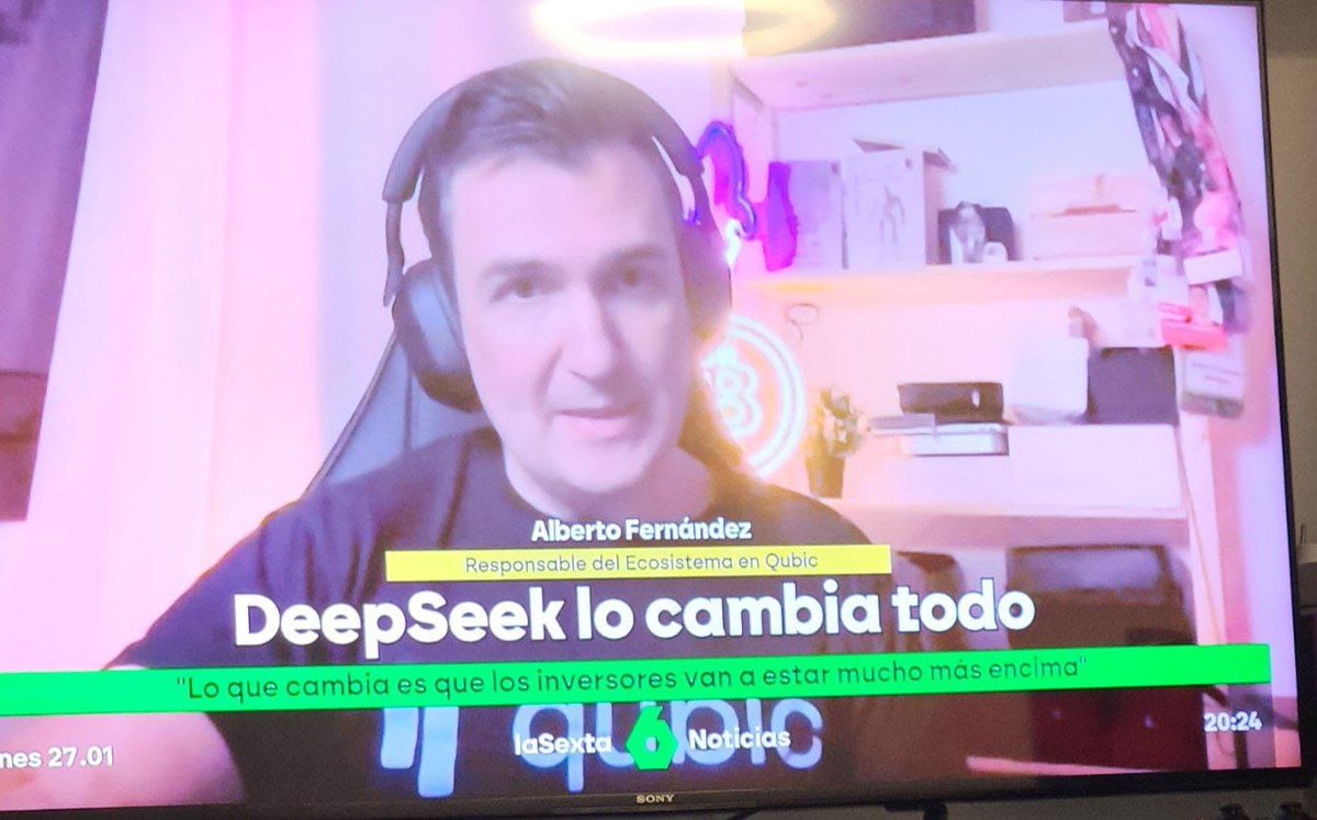 Qubicespanol's tweet image. Ahí está nuestro gran @albefero "el boss" en un canal de Tv española @laSextaTV.

Haciendo un poco de publicidad de $QUBIC con la camiseta, no le han dejado decir mas 🙄.

Pero bueno, algo es algo y ¡@albefero eres lo mas!

¡Gracias tio, por todo lo que haces!

@_Qubic_