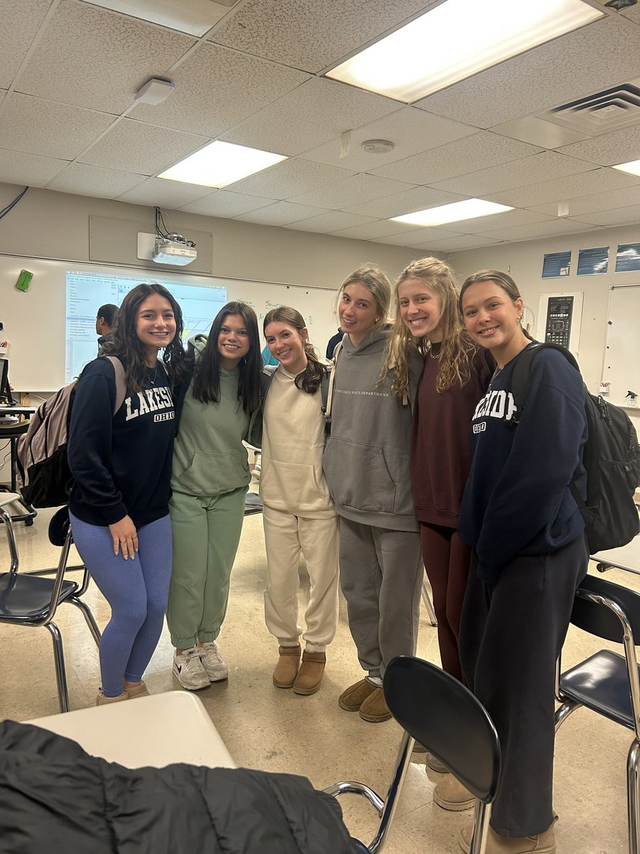 OFHS_SC's tweet image. The BEST DRESSED of spirit week day 1!!
