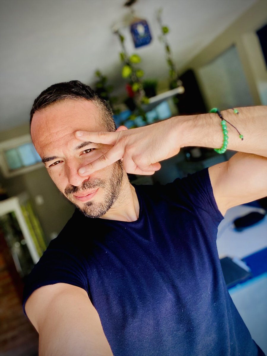 Somewhere in the world…. 😘 
Desde algún lugar del mundo… 😘 

#today #greetings #latinos #besitos #kiss #guillermoivan #mexico #today #actors #usa #newyork #hoy #actorslife