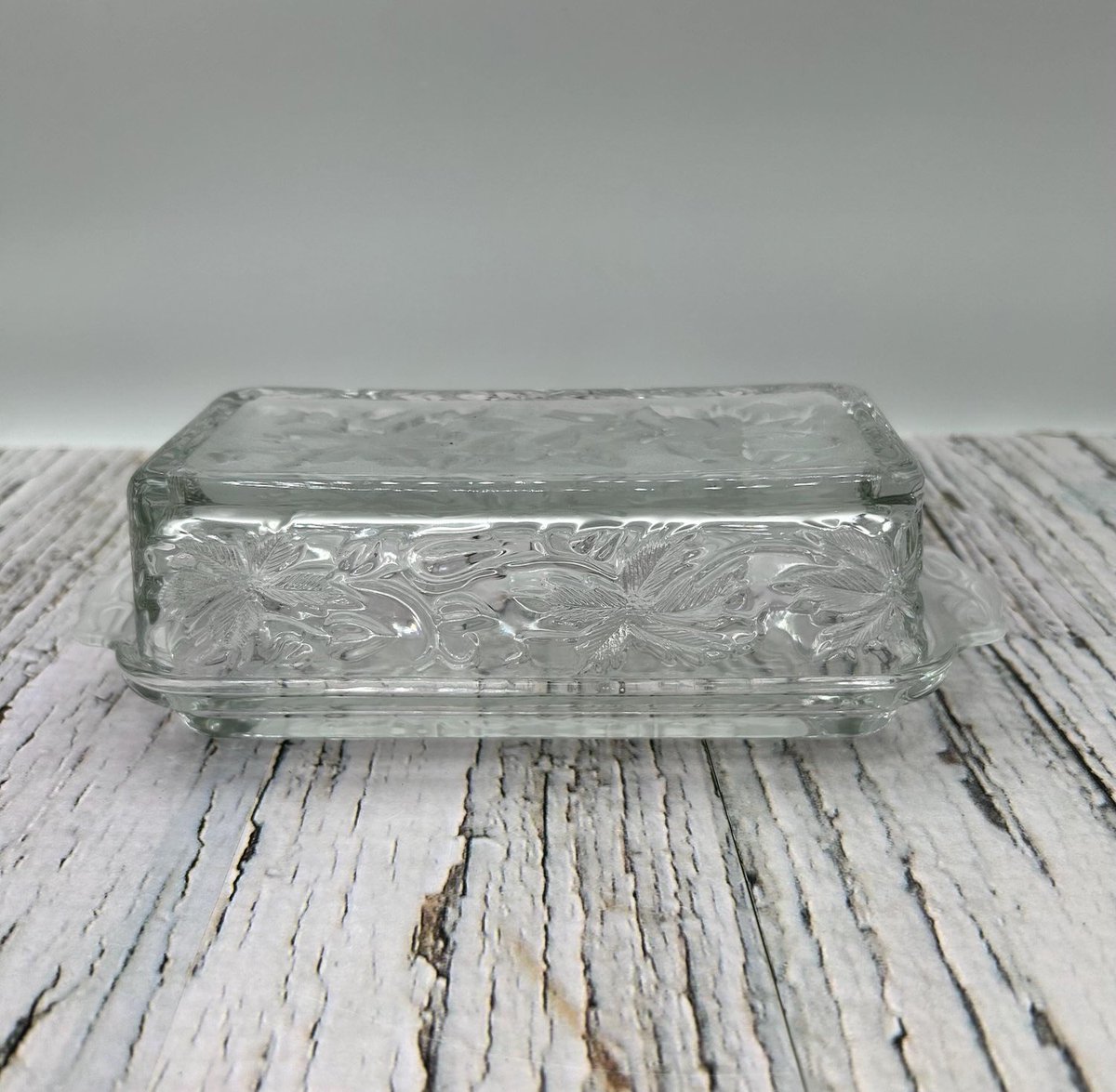 beezyandco's tweet image. Classic Princess House - Fantasia - butter dish beezyandco.etsy.com/listing/186544… Available on @Etsy ⁦@beezyandco⁩ #butterdish #butter #princesshouse #fantasia #vintage #etsy #classic #etsyfinds #vintagestyle