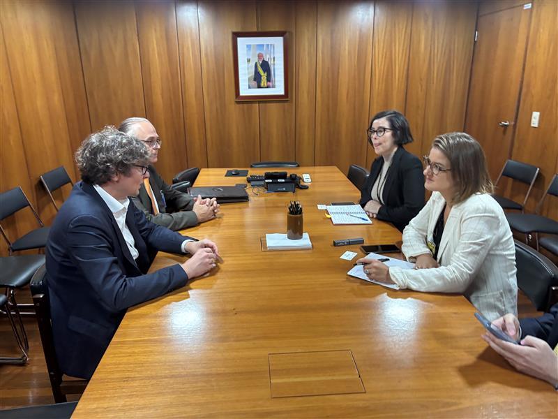 ITUAmericas's tweet photo. 🤝Advancing strategic cooperation! ITU Deputy Secretary-General met with Dr. Maria Candida Arrais de Miranda Mousinho, Technical Advisor at Planalto Palace @presidencia_BR. Discussions focused on #Digital4Climate, #EnergyTransition, #Technology & #InternationalCooperation. 🌍💡 https://t.co/8EAKbf359K