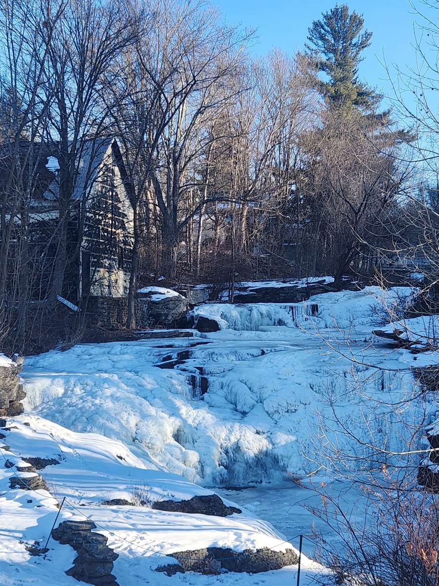 waynecountypa's tweet photo. @waynecountypa #frozenfalls #honesdalepa https://t.co/3kYzeFzcPW