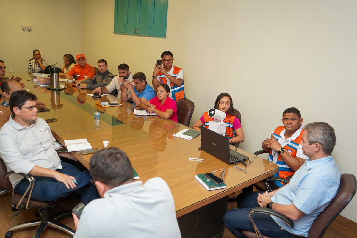 Reunião nesta segunda (27), com a Defesa Civil, Gabinete de Crise do município de Timon e outros órgãos responsáveis, para discutir o Plano de Contingência da cidade, reforçando o compromisso com a proteção e o bem-estar da população.