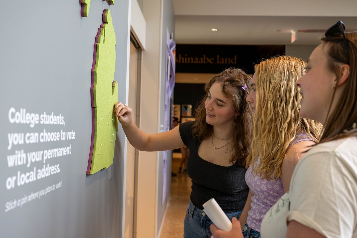 Our Participatory Voting Map encouraged students to reflect on their voting plans early in the semester. We created a vibrant felt map and digital research tools to make the act of voting accessible, visible, and fun. 🗺️✨