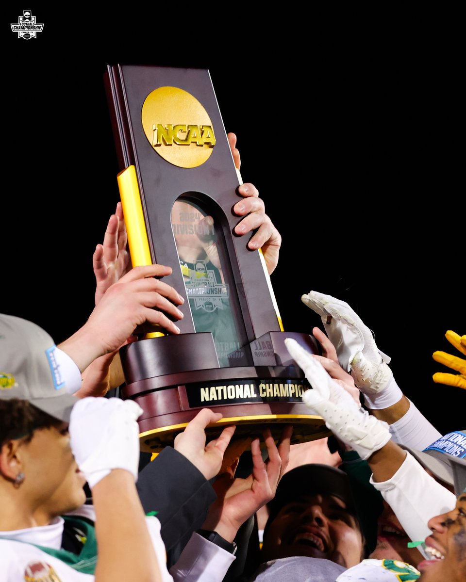 NDSUfootball's tweet image. Two times the fun at @NDSUmbb this week! 🏆🏆

NDSU Football will be recognized for its national championship during Thursday's men's basketball game.

The 2024 National Championship trophy and the Dakota Marker trophy will be available for photos on the concourse!