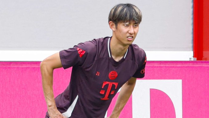MunchenFRBL's tweet photo. Bonne nouvelle ! 

Hiroki Itō devrait faire son retour à l'entraînement la semaine prochaine. (Source : [@Plettigoal ]) https://t.co/nH7PpEyDKd