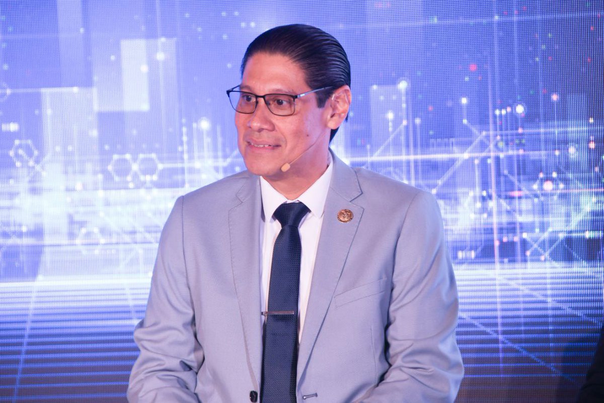 CNTinforma's tweet photo. ¡Día histórico para 🇪🇨! 

@CNT_EC y @GoogleCloud_LA firman acuerdo para impulsar más de 30 proyectos de innovación en salud, transparencia, seguridad, educación y modernización gubernamental.
Un paso firme hacia la transformación digital.

Sigue el evento: https://t.co/3hRsWHgkNy https://t.co/r8qu1bA7f3