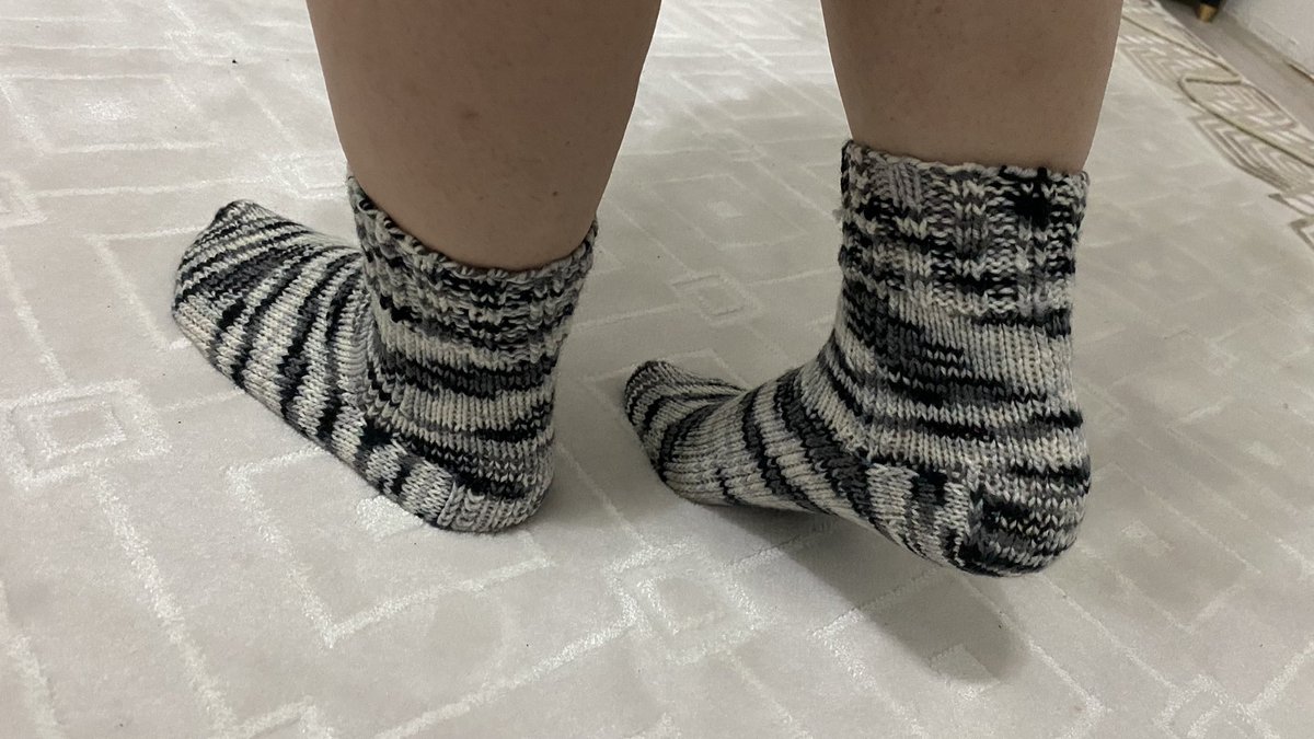 grandmomhands's tweet photo. knit women Slippers, ladies booties, home shoes, womens footwear hoisery womens boho gift knit slippers crochet booties Turkish Knitted Socks
https://t.co/xUPyM7FfZs
#valentinesday #wintersocks #handknitted #knitsocks #womanfashion #bootssocks #woolensocks #knitting #anniversary https://t.co/JOnio4a3Bm