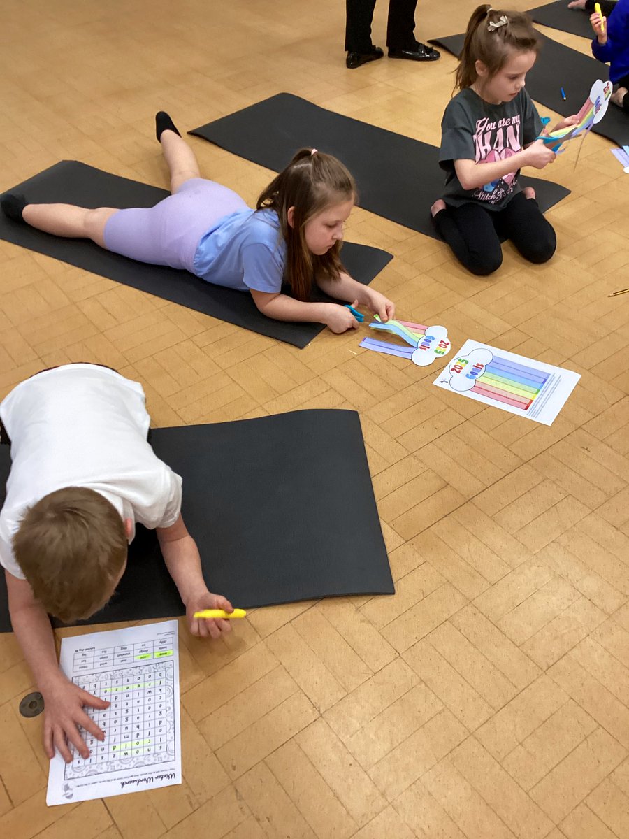 Tonight in mindfulness Monday Club we enjoyed yoga, mindfulness word search and thinking about goals we want to achieve in 2025.