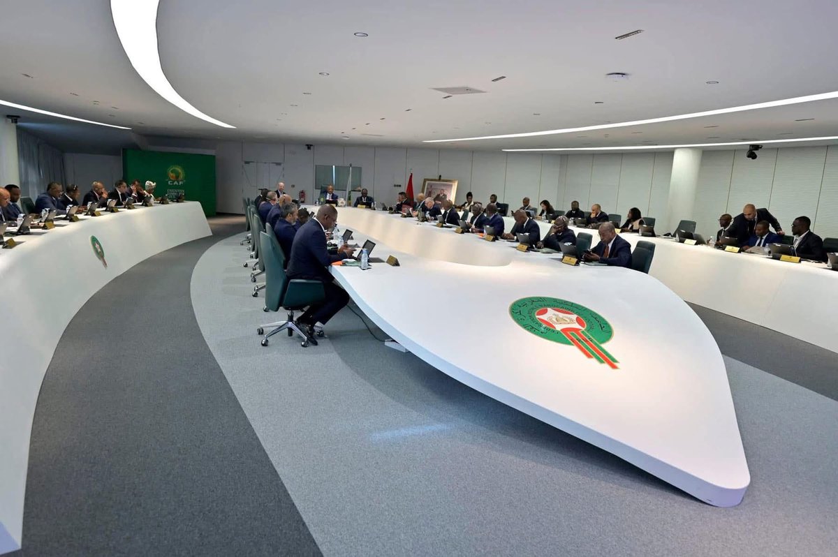 legrandshaba's tweet image. Non vous n’êtes pas dans un bateau de croisière mais dans la salle de conférence du siege de la fédération royale marocaine de football. 🥰