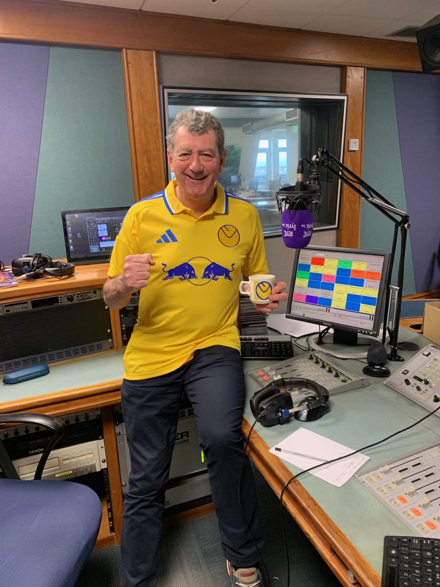 Lorcan Murray (@lyriclorcan) on Twitter photo Dress code on the show today, even the tea! (got that cup when I was 14⚽️) <a href="/LUFC/">Leeds United (C)</a> vs <a href="/BurnleyOfficial/">Burnley FC (P)</a> 🤞🤞tonight after the show.. MOT on #ClassicDrive for the next 3 hrs <a href="/RTElyricfm/">RTÉ lyric fm</a> Dress code on the show today, even the tea! (got that cup when I was 14⚽️) <a href="/LUFC/">Leeds United (C)</a> vs <a href="/BurnleyOfficial/">Burnley FC (P)</a> 🤞🤞tonight after the show.. MOT on #ClassicDrive for the next 3 hrs <a href="/RTElyricfm/">RTÉ lyric fm</a>