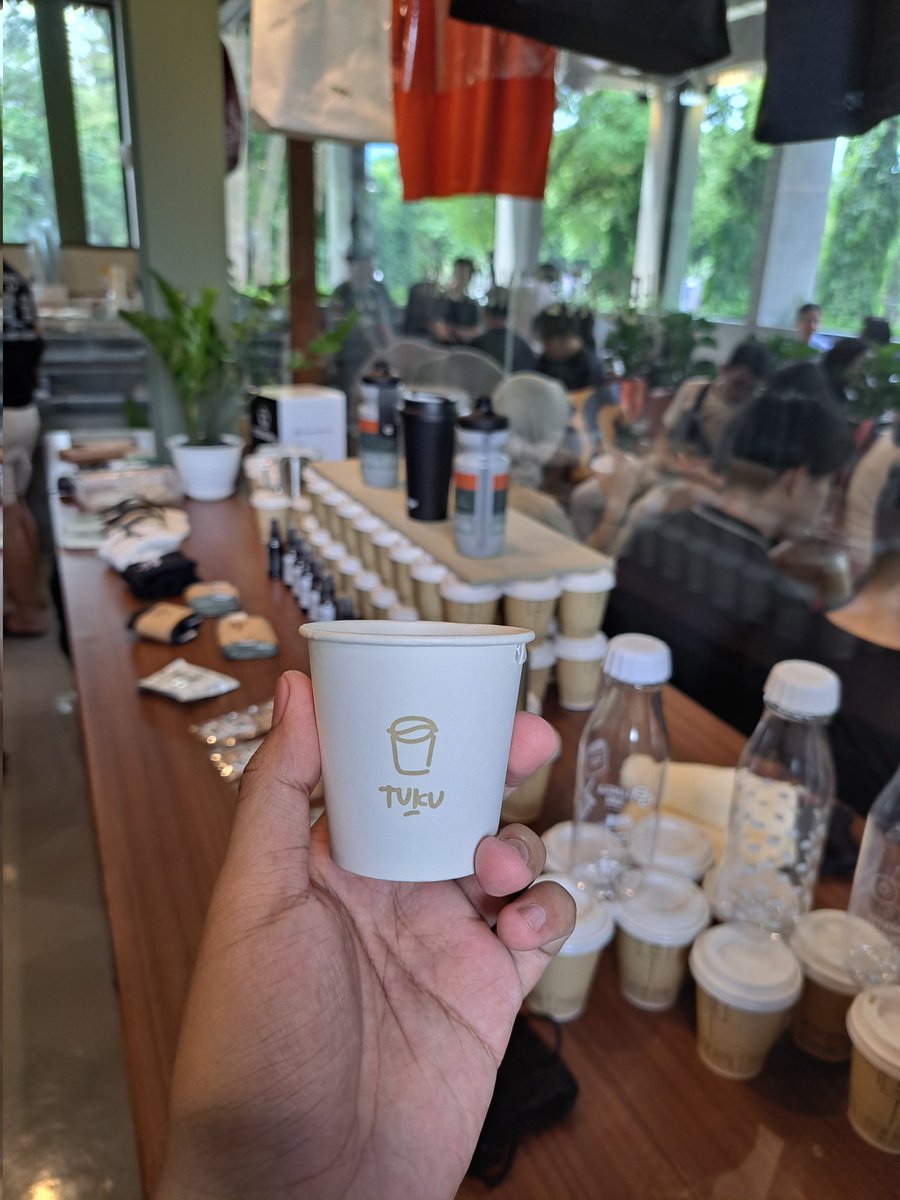 Wisnustr's tweet photo. Masa muda habis buat ngantri di Kopi Tuku GBK https://t.co/uaPzuMGPGy