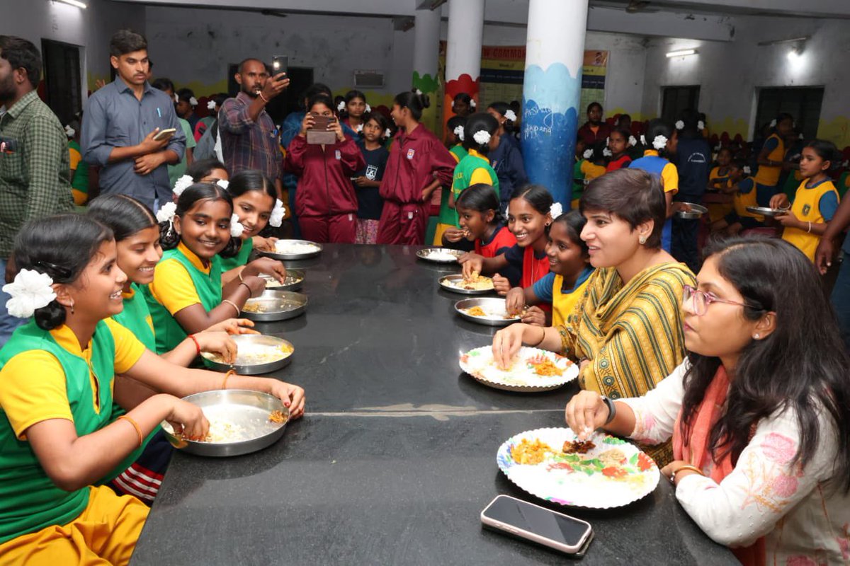As per the State Government’s directive for senior women IAS officers to stay overnight at girls’ hostels, Special Secretary R&amp;B  <a href="/harichandanaias/">Hari Chandana</a> visited the Telangana Social Welfare Gurukula Girls’ School/College <a href="/TGSWREIS/">TGSWREI SOCIETY</a> in Narayanpet.

She interacted with the students,