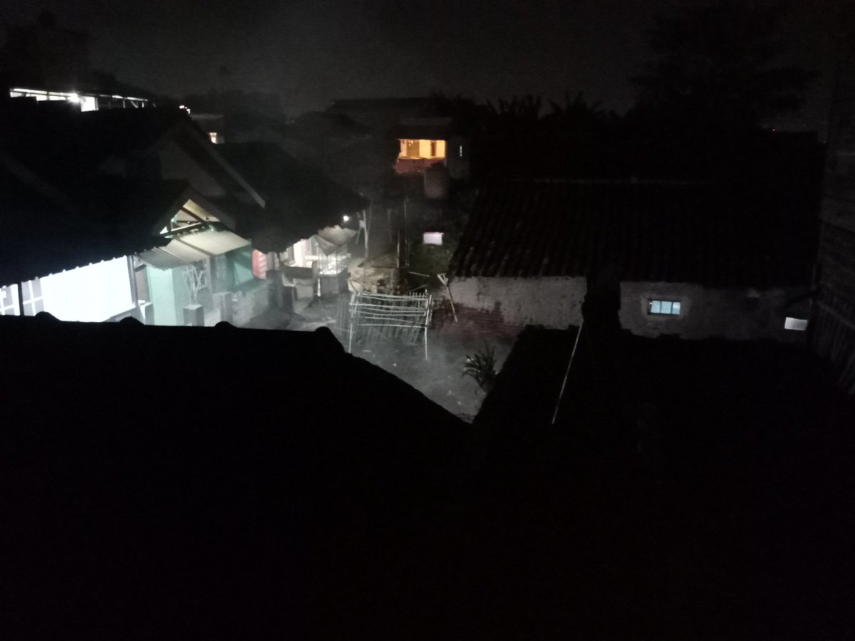 Emg bebal anyeng ini manusia udah brapa kali di kasi tau ttp aja bakar sampah depan rumah eing yg mana asap nya masuk semua ke rumah 🤬