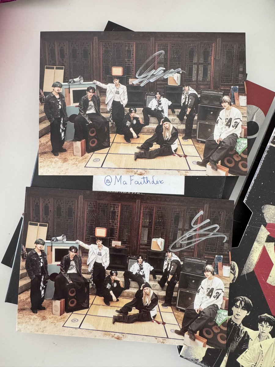 MaFaithLix's tweet photo. ✨TROCO/ TROCA✨

Autografados HOP:
-Hyunjin 
-Seungmin 

Procuro
- Felix 

Há a possibilidade de troca tripla do Hyunjin com IN e Han de uma amiga.

Não vendo

🏷️ stray kids, skz, signed, wtt https://t.co/BQjB0USvLQ