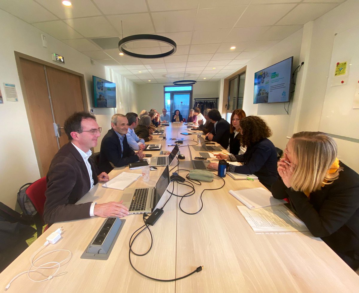 Martine Crnkovic et Joël Métenier, présidente et vice-président de la commission Développement Numérique, ont rencontré les acteurs locaux du numérique dans les locaux du tiers-lieu Emergences à Spay, pour échanger sur les projets en cours dans le cadre de la feuille de route "La