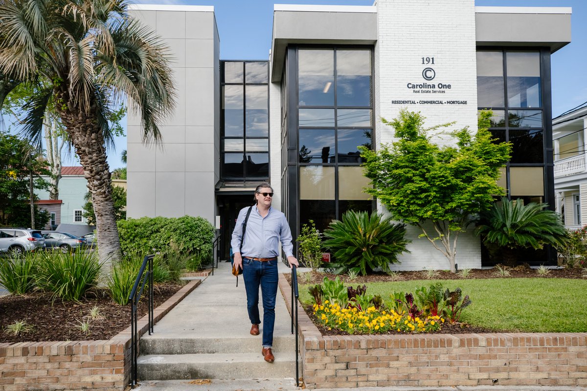 Wil_York_'s tweet photo. Living and working in the heart of downtown Charleston with Carolina One Real Estate feels like a dream. 
Every day, I’m surrounded by this incredible mix of history, culture, and Southern soul—helping people find their place in a city that truly feels like home. https://t.co/sTjLg9Usz6