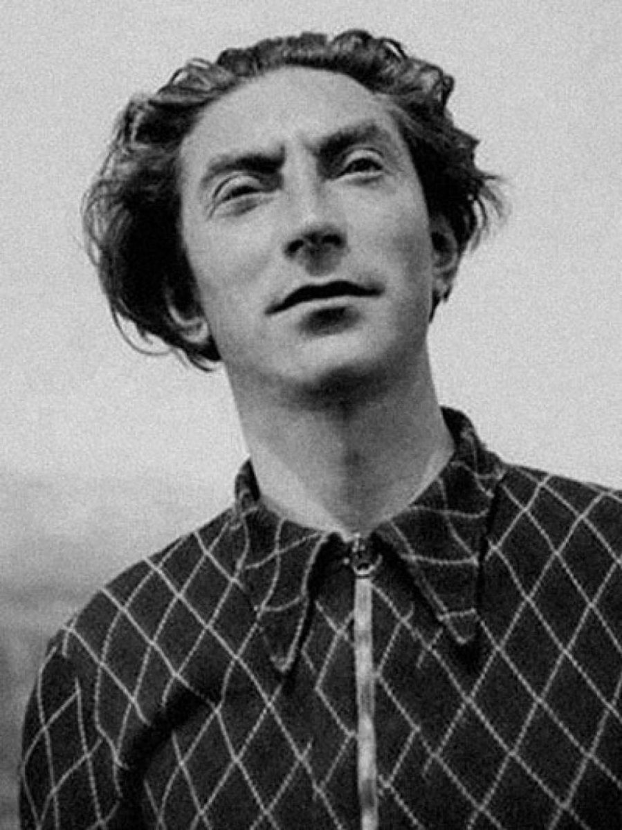 Il y a 81 ans, le 7 mars 1944, la police vichyste entra chez Benjamin Fondane et l'emmena avec sa sœur, Line. Sur la table du salon, il laissa un petit message, "Viève, voilà", à l'adresse de sa femme. Ce fut la prison puis le camp de Drancy. ⬇️