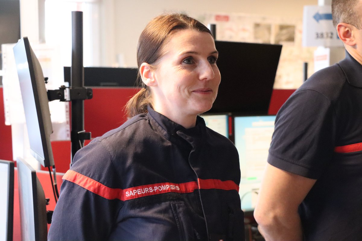 SDIS58's tweet photo. #LundiMotivation 😎
#avancements 🫡
#grades 👨‍🚒

📢 Une nouvelle semaine qui commence sous le signe de la #reconnaissance ! | Ce matin, le DDSIS @Sdis58 @OlivierPeycru s'est rendu au #CTACODIS afin de remettre 3⃣ grades de Sergent ! Très grand 👏👏👏 #fierté #promotion #pompier https://t.co/0bfcV3ZuqU