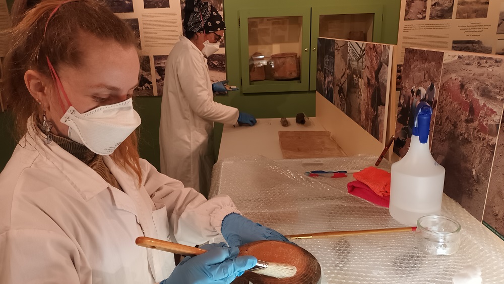 patcdiba's tweet photo. 🙌Feliç Dia Internacional del Conservador - Restaurador!
Moment idoni per fer un repàs de la feina del Laboratori #RestauraDiba @diba, fonamental tant per a la Xarxa #MuseusLocals, la #XAMDiba i el Fons  Historicoartístic.
✅Més a https://t.co/KtCZAMnU1d https://t.co/JdeK9fu8lu