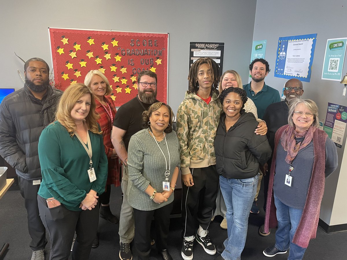 Mr. Robinson tweet media