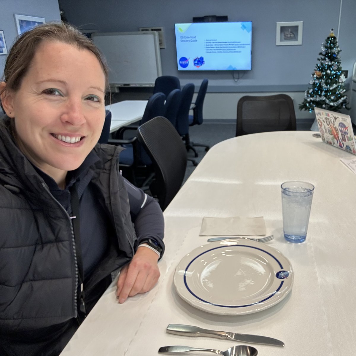 Soph_astro's tweet image. _-_ Journal de bord d’une #astronaute #ESA _-_
{Houston 🇺🇸} Semaine 32 🗓️

🧑‍🚀 On continue l’entrainement aux opérations robotiques, les séances de simulation et tout ce qui fait le quotidien 🤩 d’un astronaute assigné à une mission…

🥦 La routine ? Pas du tout ! L’expérience