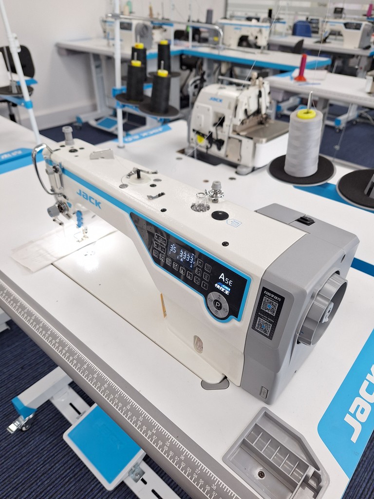 JackSewingUK's tweet photo. The Jack A5E-A Series is available to order!⁠
⁠
This is a single needle, direct drive, fully automatic drop feed lockstitch industrial sewing machine.
⁠
For more information, or to request a quote via our website, click the link below! 🔗

🔗 https://t.co/oUt8uy9Lxn https://t.co/i9ptose5QT