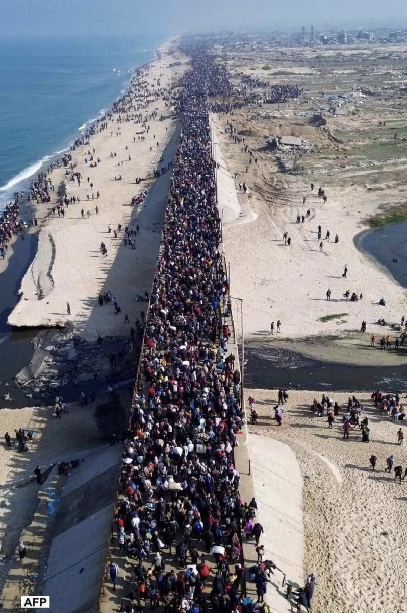 snarwani's tweet photo. Human flood: Over one million Palestinians have safely returned to northern Gaza since this morning. https://t.co/6GVLFLViG4