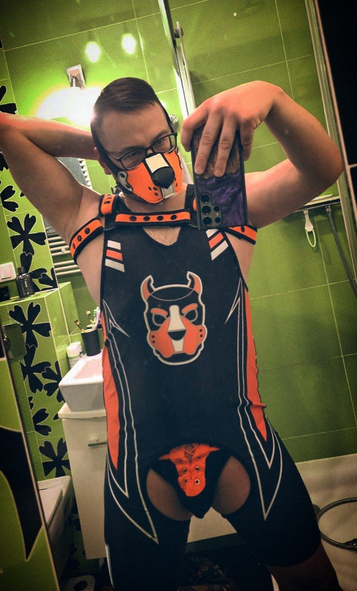 A bit too big, but I like the new singlet I got today :]