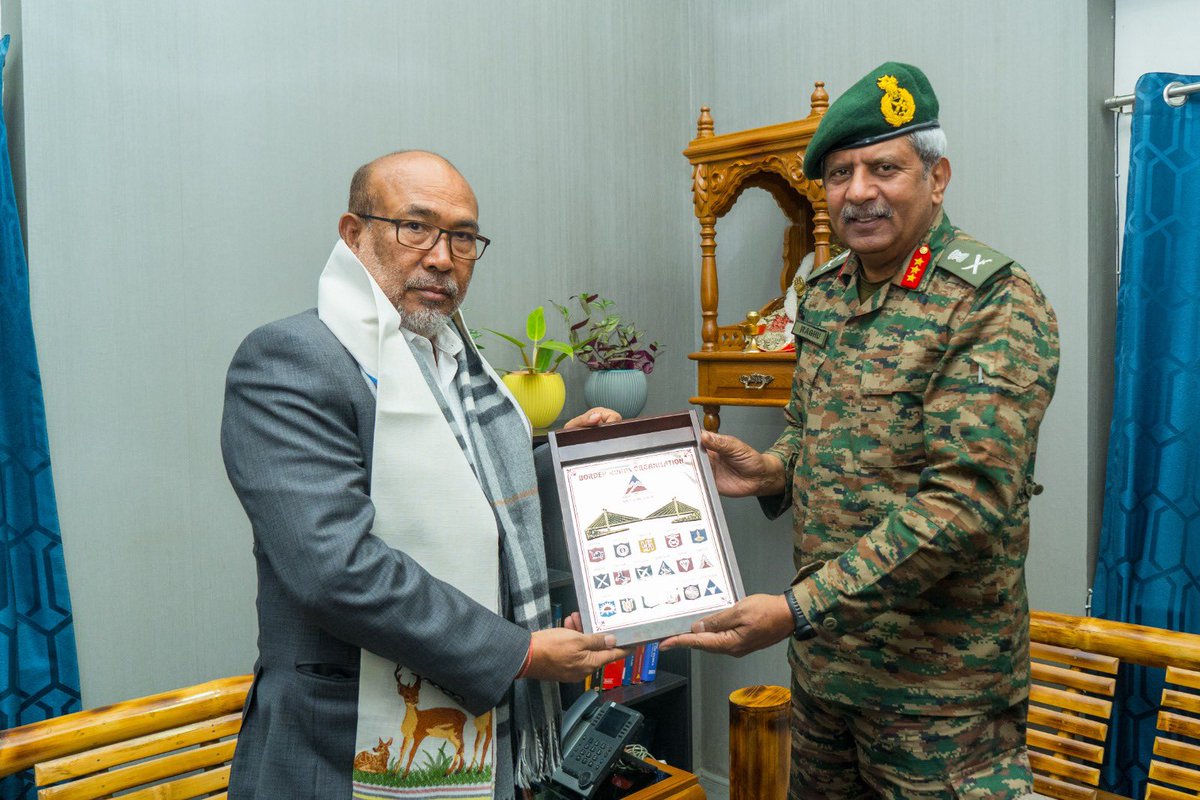 NBirenSingh's tweet photo. I was called on by Lt. Gen. Raghu Srinivasan, VAM, Director General Border Roads (DGBR) at my secretariat today. 

Had a productive discussion on ongoing construction of highways in the state and various projects to enhance connectivity in Manipur and the rest of the North East region.