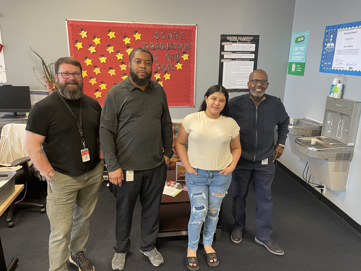 Mr. Robinson tweet media