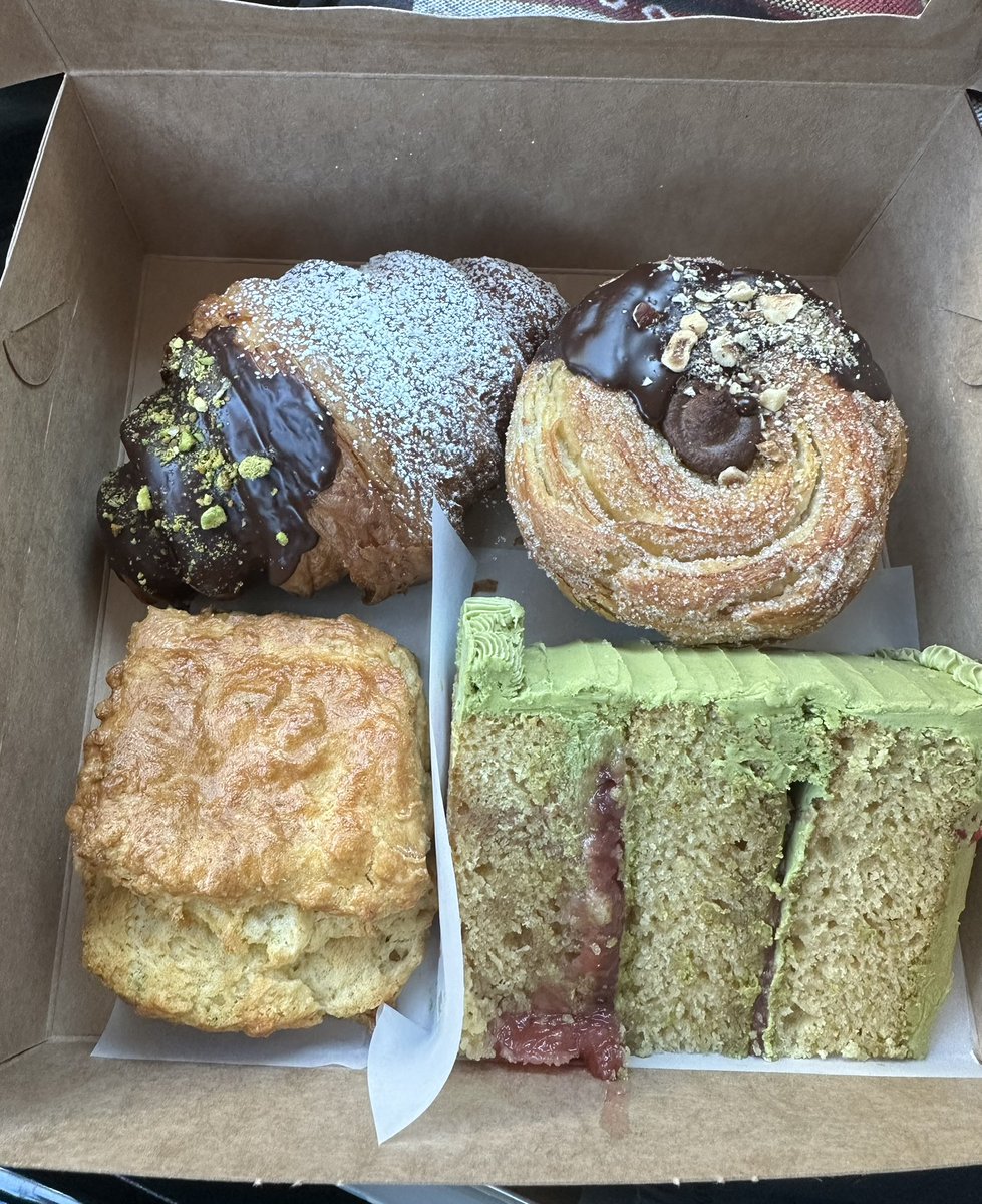 stringsofthings's tweet photo. Hey so this exists in Tucson. Fully vegan bakery with an alternating fresh baked menu every single day. https://t.co/0u3rk9eWqT
