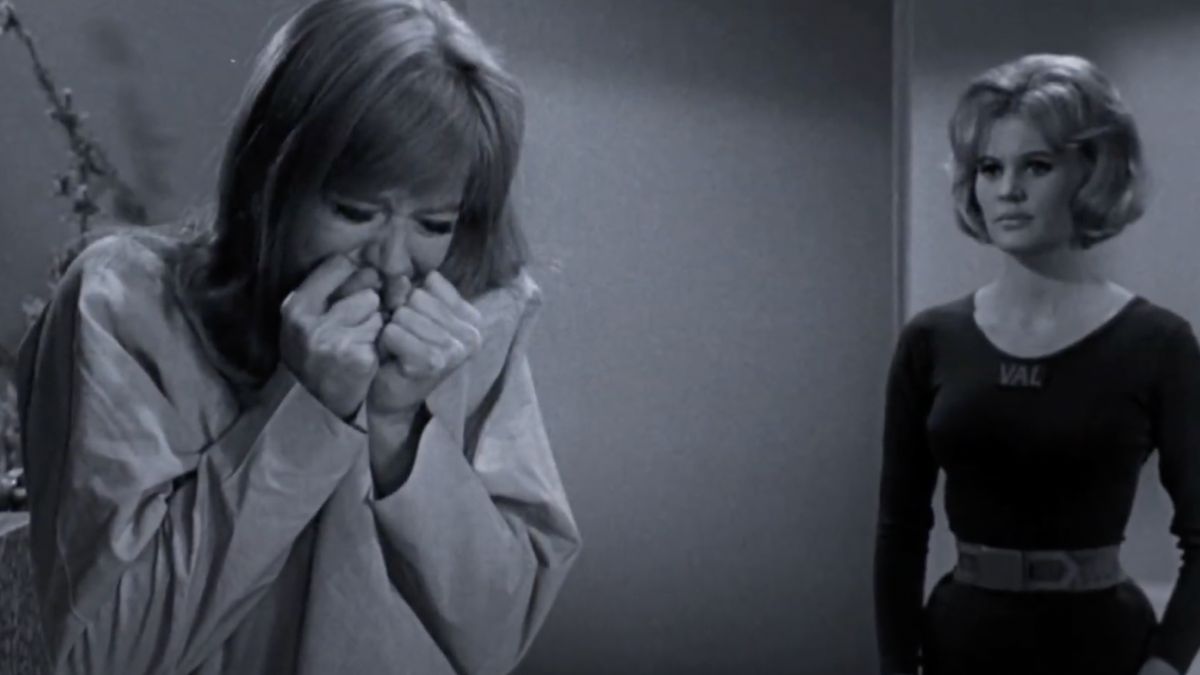 TellMeNow_'s tweet photo. **5 More Times 'The Twilight Zone' Creepily Predicted Our Future**

The Twilight Zone was a peek into the future. Created by Rod Serling in the late 1950s, this series told weird and wild stories. But a few times, these made-up tales came true in real life. https://t.co/4ntB1tPKtK
