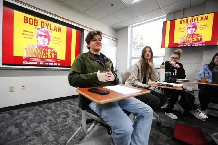 Ole Miss School of Journalism and New Media tweet media