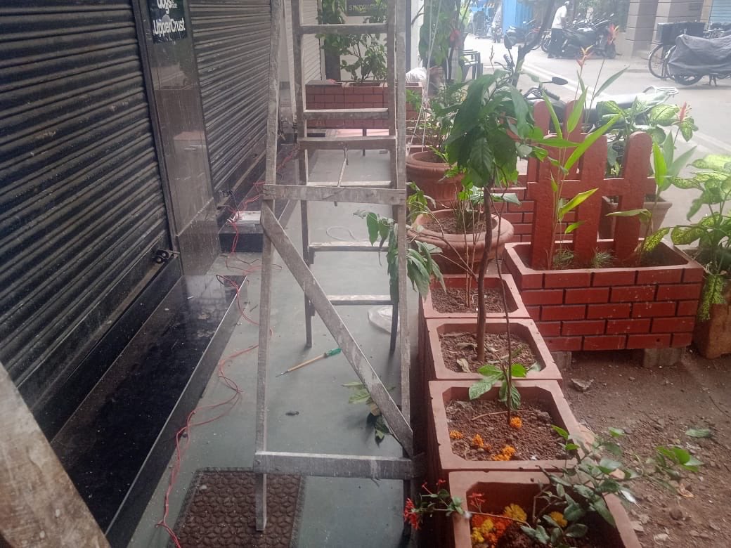 adwait_bjp's tweet photo. @rahulnarwekar Ji &amp;Assistant Commissioner @mybmcWardA Encroachment taking up all over footpath &amp;  Road. Keeping Cement Pots
Request You legal action must be taken immediately. But it’s been 36 Days No Action Taken till Now Add :- Sindhu House 3/5 Nanabhai Lane, Fort, Mum :- 1 https://t.co/JDnZai4olU