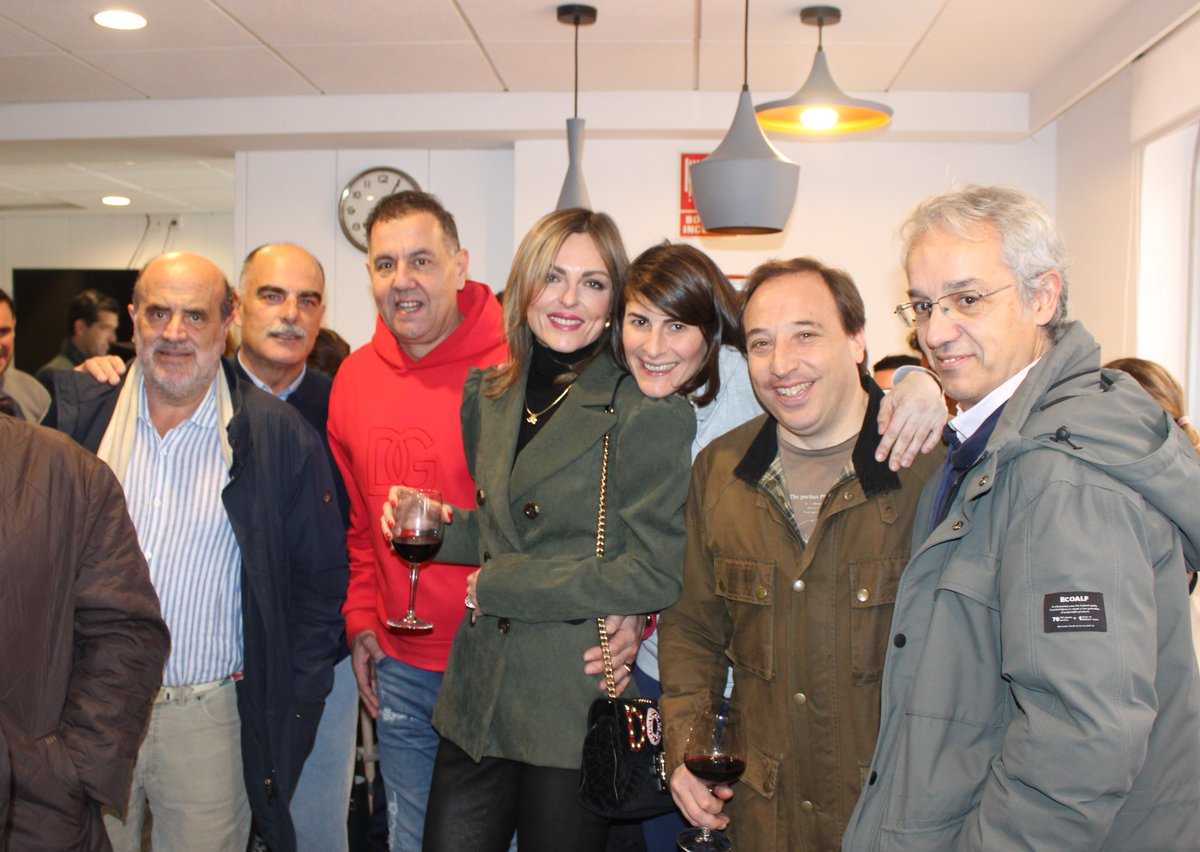 tenischamartin's tweet photo. ¡Así disfrutamos los 'findes' en el Club! 🍷
https://t.co/0LhJCnvBQs #CTCH https://t.co/DHhW3GQgVS