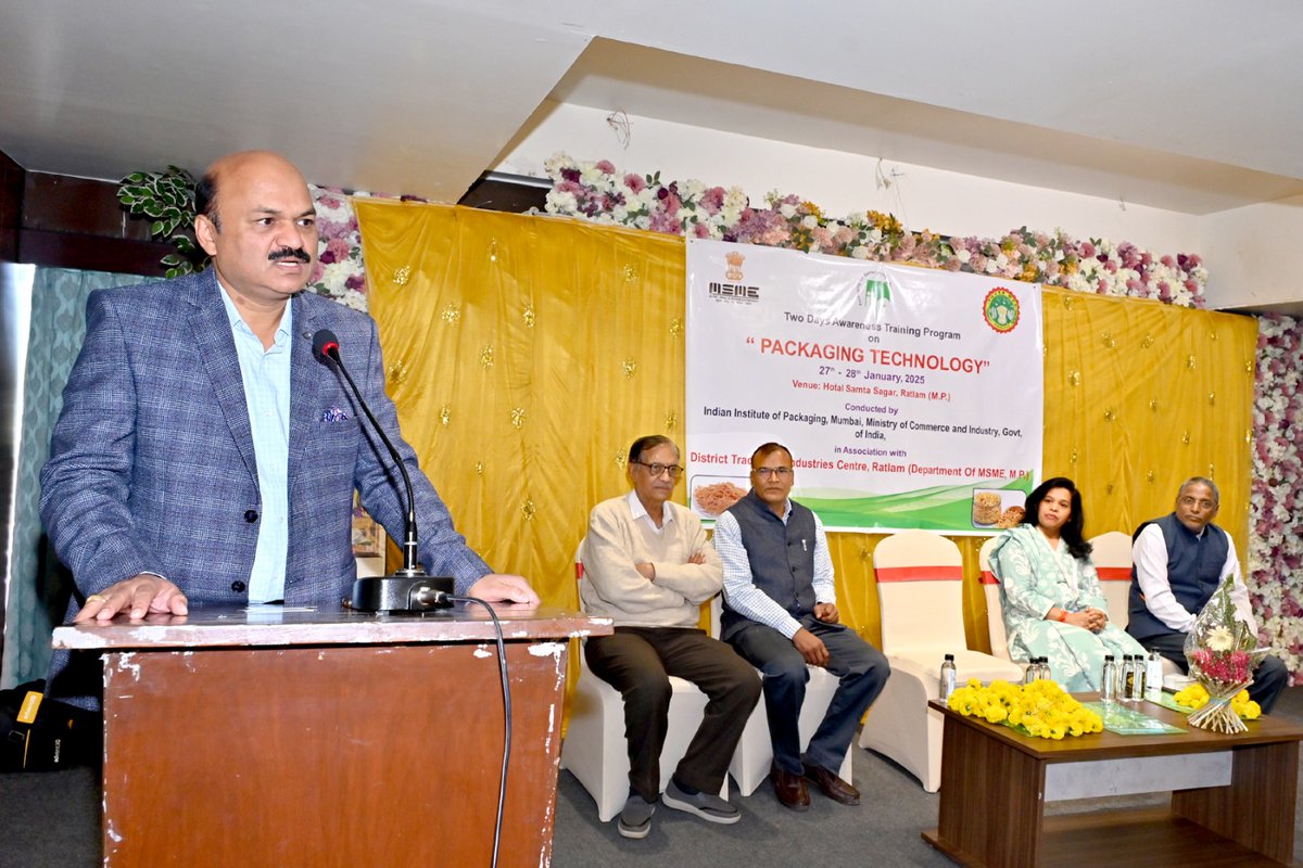 RatlamCollector's tweet photo. उद्योगपतियों के लिए पैकेजिंग टेक्नोलॉजी पर जागरूकता प्रशिक्षण कार्यक्रम का शुभारंभ।
-
#Ratlam के उत्पादों की पहचान के लिए विशेष टैग तथा लोगों दिलवाया जाएगा।
-
रतलामी नमकीन को मिले जीआई टैग का लाभ आधिकाधिक रुप से मिल सके,इस पर गंभीर विमर्श किया जावे।
-
#RatlamDM
#MadhyaPradesh https://t.co/Z9i5oYEhTj