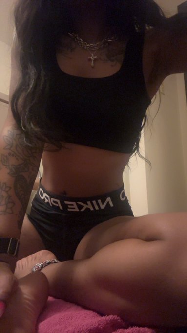 🅰️rïï - I’m a sub who likes to be treated like a princess 👸🏾 and a brat that like to be left bruised and tortured by the hands of my Dom 💞 #subspace #goodgirl #princess https://t.co/kNDMRfrlzD