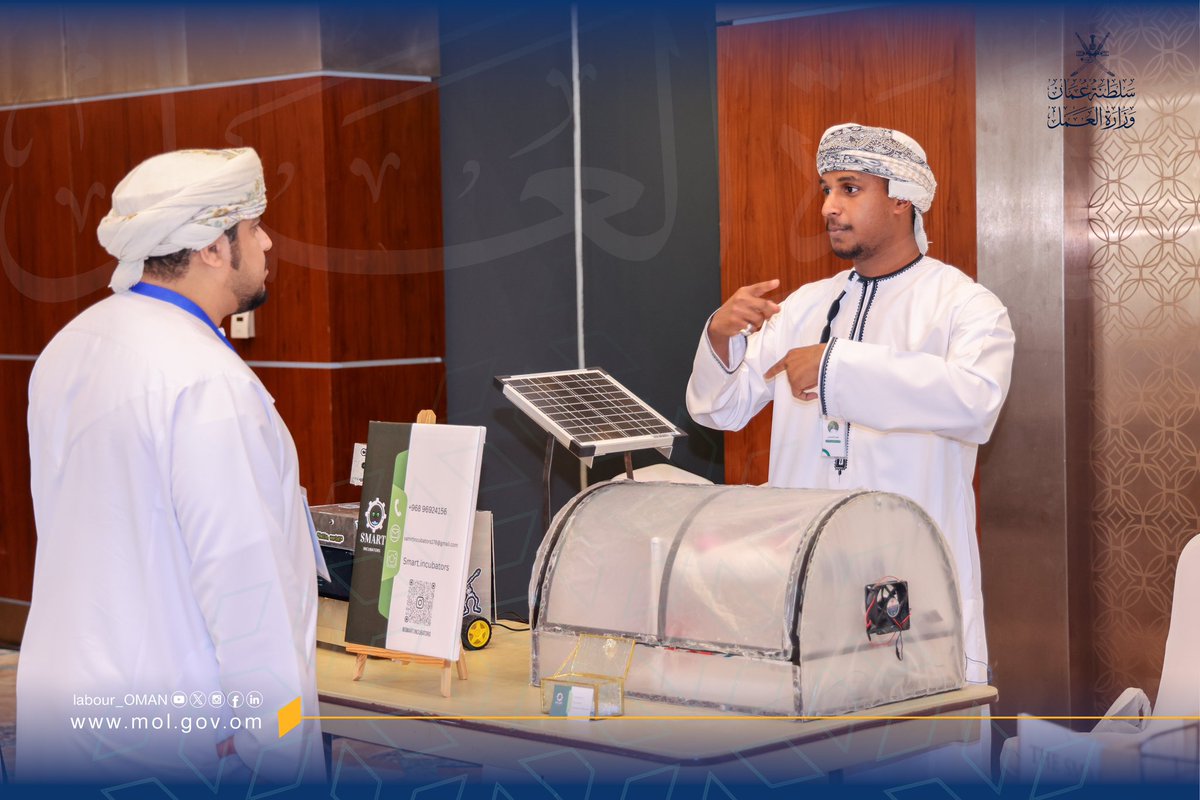 Labour_OMAN's tweet photo. شاركت #وزارة_العمل ممثلة بالكليات المهنية في قمة عُمان للذكاء الاصطناعي 2025م، التي أقيمت خلال الفترة من 27 إلى 28 يناير. وتمثلت المشاركة في عرض مشاريع طلابية مبتكرة تشمل:

🔹 الحاضنة الذكية
🔹 المكتبة الذكية
🔹 الروبوت التفاعلي

إبداع وابتكار يعكس رؤية مستقبلية واعدة✨ https://t.co/MVkitfmf6d