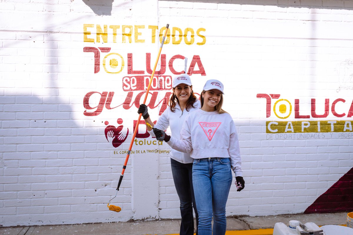 DIF_Toluca's tweet photo. ¡El fin de semana el #DIFToluca se sumó al programa #YoPongoGuapaToluca en #SanFelipeTlalmimlolpan! 🧹

Junto con nuestra Presidenta Honoraria, @rociopeguerosv, restauramos una de las calles de esta comunidad.

 🫱♻️🫲

 #ElCorazonDeLaTransformacion
#RocioPeguero https://t.co/RKyuYFcqAl