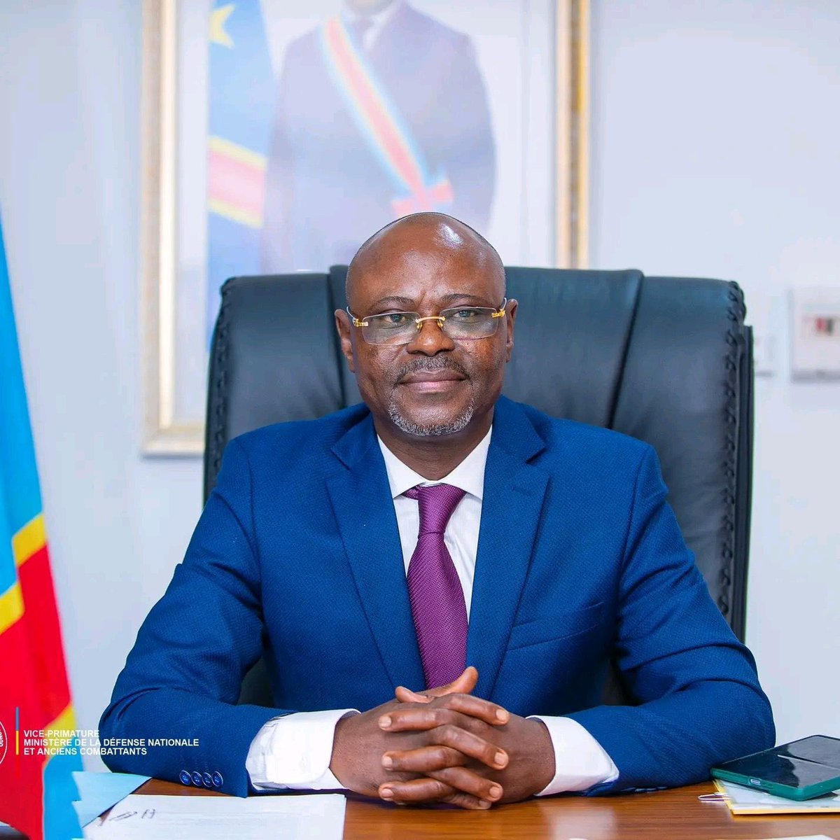MbayaVolonte's tweet photo. Le ministre de Défense agit sous l’autorité et par délégation du président  de la république.
Il est chargé de la coordination. 
dans une situation de crise, il ne peut initié des actions seul. 
Le blâmer pendant cette période c’est céder au jeux de l’ennemi. https://t.co/ltJPl1MIVc