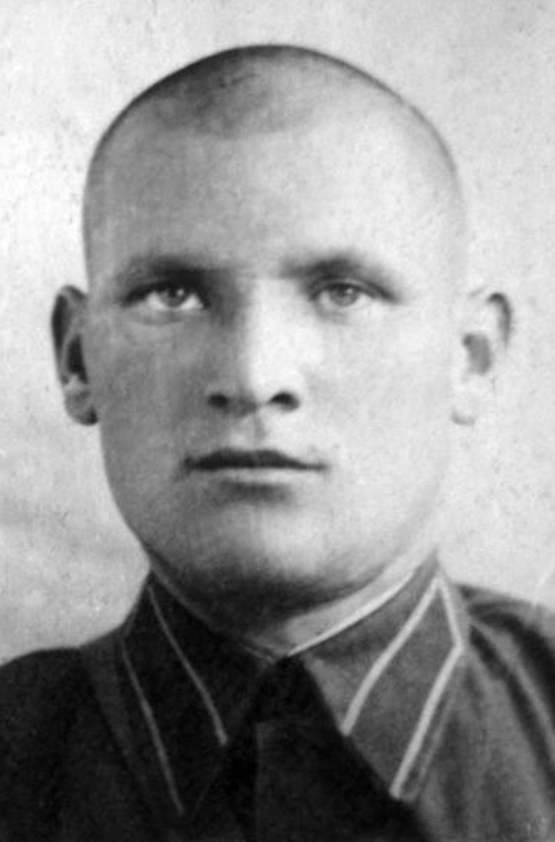 AuschwitzMuseum's tweet photo. Learn about the four largest groups of victims of the #Auschwitz camp thanks to our online lessons:  
Jews: https://t.co/saVaEllyil
Poles: https://t.co/actXXCUbM1
Roma &amp; Sinti: https://t.co/4oNbsPuWdU
Soviet POWs: https://t.co/MEMvow16K4 https://t.co/suQJOiVN48