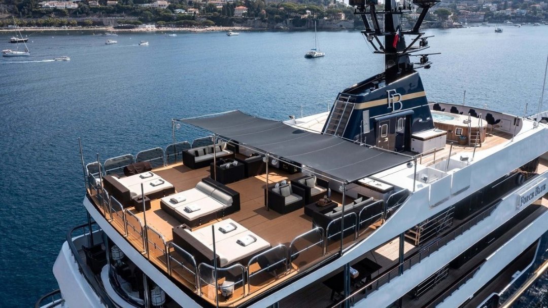 SimplySelectSea's tweet photo. The 70m Force Blue by Royal Denship: elegance meets adventure. 🌍 6 decks, wheelchair accessible, and built for exploring the Med in style.

📧 charter@simplyselectyachts.com | ☎️ +1-212-888-8841

#YachtCharter #Superyacht #Mediterranean #YachtLife https://t.co/tiaTkMUDM8