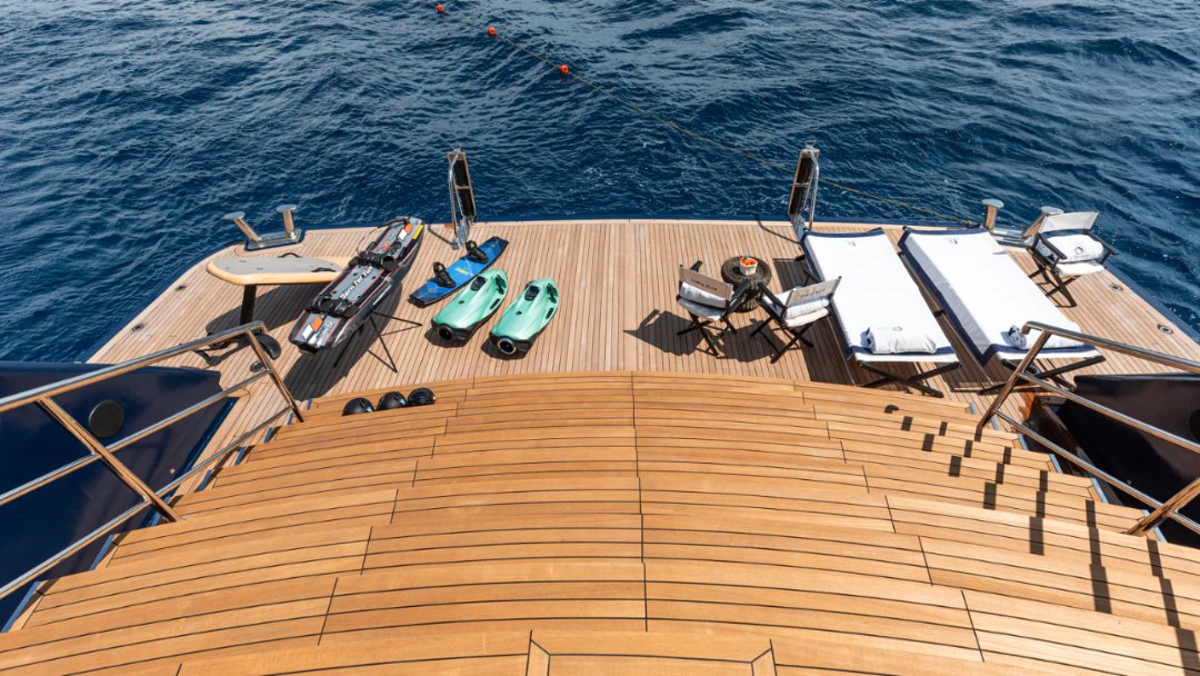 SimplySelectSea's tweet photo. The 70m Force Blue by Royal Denship: elegance meets adventure. 🌍 6 decks, wheelchair accessible, and built for exploring the Med in style.

📧 charter@simplyselectyachts.com | ☎️ +1-212-888-8841

#YachtCharter #Superyacht #Mediterranean #YachtLife https://t.co/tiaTkMUDM8