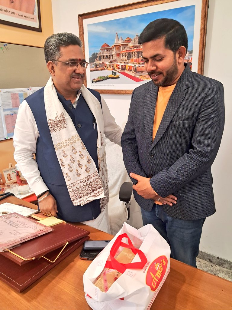ajay_PSingh21's tweet photo. भारतीय जनता पार्टी के नेशनल सेक्रेटरी परम आदरणीय माननीय @sunilbansalbjp जी का आशीर्वाद एवं मार्गदर्शन आज नई दिल्ली में प्राप्त हुआ।
@uffyeh1 @cwcir @hindmitra2
#mppc #NewsUpdate https://t.co/l1XFe81GNf