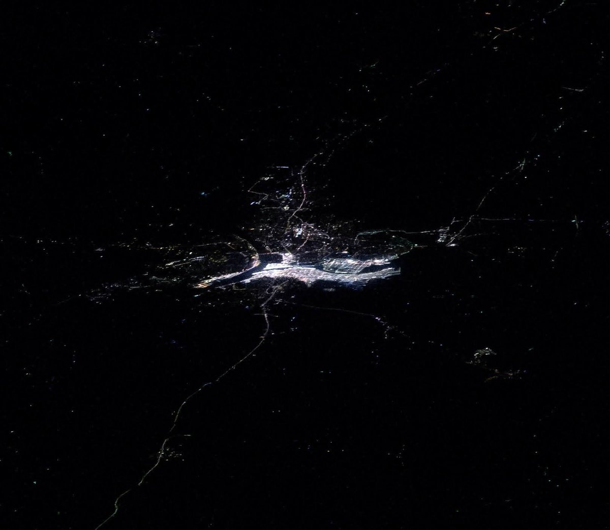 techieto's tweet image. 2025 #MahaKumbh Mela #Ganges River pilgrimage from the ISS at night. The largest human gathering in the world is well lit.
#MahaKumbh2025
#MahaKumbhMela2025
#Ganga
#triveni